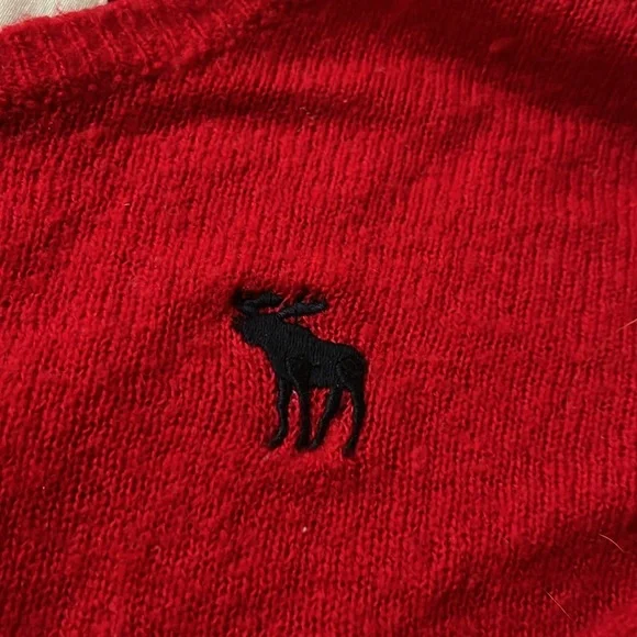Red sweater - Picture 3 of 5